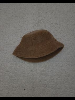 GAP Plush Bucket Hat in Camel